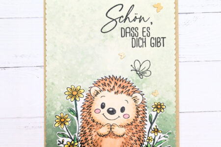 Igel im Blumenbeet