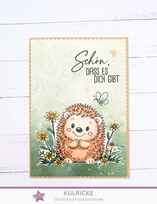 Igel im Blumenbeet